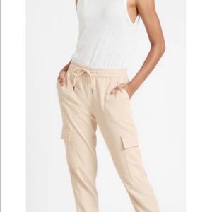 NWT Banana Republic Cream Twill Jogger Pants L